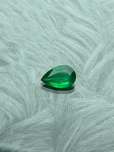 Esmeralda Natural con Corte de Pera Certificada por IGI, 9.7x6.1x3mm, 1.11 Ct, Gema Verde Suelta para Joyería - Product Image 1