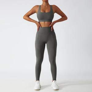 Ensemble 2 pièces sexy tricoté pour femme : Leggings moulants et short de fitness, haut court sans manches, idéal pour l'été et les sorties décontractées. - Product Image 5