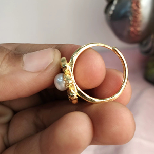 Anillo Ajustable de Perla de Agua Dulce con Diseño de Flor, Chapado en Oro, Joyería de Perlas, Talla Única Ajustable, Fabricante Mayorista - Product Image 4
