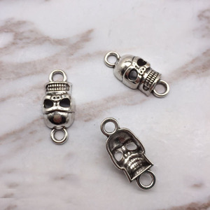 Pendentifs breloques tête <span class=keywords><strong>de</strong></span> <span class=keywords><strong>mort</strong></span> tibétaine antique en argent 11x26mm, connecteur à deux trous, breloque en argent - Product Image 6