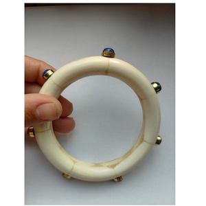 Bracelet géométrique moderne en os poli, éco-responsable, fait main par Perfect Enterprises - Product Image 3