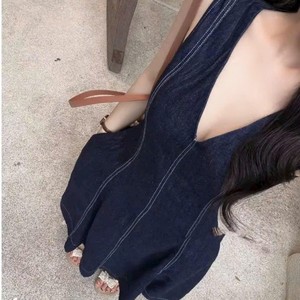 Robe midi en jean vintage sans bretelles, unie, sans manches, avec taille empire, en tissu respirant, idéale pour l'été et les tenues décontractées. - Product Image 4