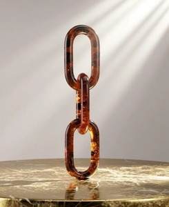 Décoration murale en résine faite à la main de style moderne et luxueux, ornement suspendu pour les intérieurs design et commerciaux - Product Image 3