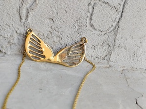 Collar de Alas Doradas, Colgante de Mariposa Minimalista, Joyería Delicada de Alas de Ángel - Product Image 2