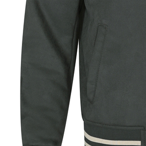 Chaqueta Varsity para hombre en color negro con bloques de color, botones a presión, cuello alto, estilo deportivo y urbano. - Product Image 5