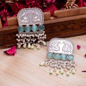 ต่างหูทำงานทำด้วยมือของนักออกแบบชาวอินเดียเงินลากันและหินสีฟ้าสำหรับผู้หญิงสำหรับงานแต่งงานและของตกแต่ง Haldi - Product Image 4