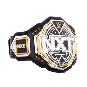 Cinturón de Campeonato de Lucha Libre NXT WWE de Cuero Negro y Placas Blancas Doradas - Product Image 1