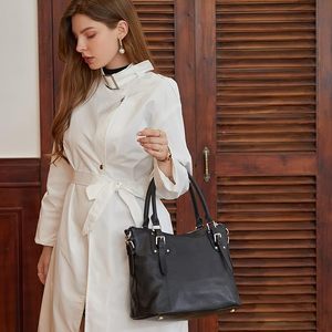 Bolso de Mujer de Cuero Genuino, Económico y Elegante, para Oficina, Trabajo, Viajes y Uso Diario - Product Image 5