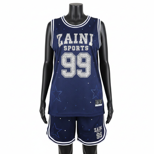 Conjunto de pantalones cortos de malla de poliéster de secado rápido de alta calidad, 230 GSM, con panel de rayas en contraste azul marino y blanco, con logotipo personalizado brillante. - Product Image 1