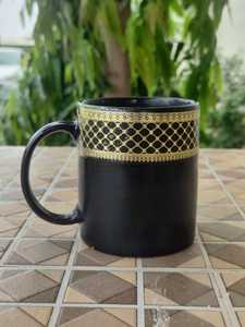 Mug en céramique noire avec motif géométrique argenté, finition mate, design chinois traditionnel, pour usage domestique - Product Image 2