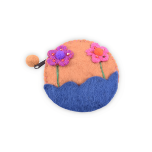 Monedero Redondo de Fieltro con Flores Bordadas - Product Image 2