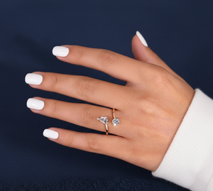 Anillo de Compromiso con Diamante Cultivado en Laboratorio de 1.25CT, Corte Pera y Redondo, VVS2, Certificado IGI, Oro Amarillo, Banda Abierta, Joyería Personalizada al por Mayor - Product Image 2