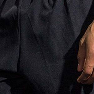 กางเกงขาสั้นชายหาดแบบเรียบๆ กางเกงวิ่งฤดูร้อน กางเกงวิ่งเล่นเซิร์ฟผู้ชายแบบยืดได้ มีรูตาข่ายด้านข้าง - Product Image 3