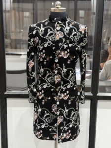 เสื้อโค้ทผู้ชายไซส์ใหญ่พิเศษ ผ้าขนสัตว์/ผ้าไหม ปักเลื่อมด้วยมือ กระดุมสองแถว กันลม ระบายอากาศได้ดี ป้องกันรอยยับ - Product Image 4