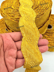 Ribete Metálico Ondulado con Bordado Dorado, Borde Decorativo para Prendas y Disfraces, Cinta Metálica Dorada - Product Image 4