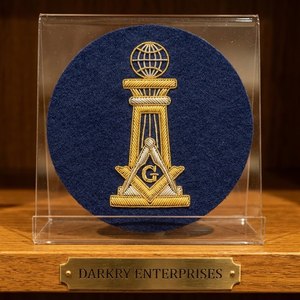 Servicio de Fabricación de Insignias Masónicas Personalizadas Hechas a Mano con Hilo de Oro, Compás Cuadrado, Luna y Escudo Bordado en Oro - Product Image 3