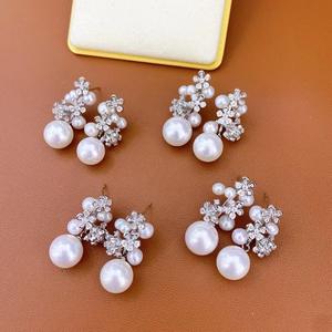 Pendientes Colgantes de Perlas de Oro G18K de Alta Gama, Diseño Simple de Pestañas con Edición de Precisión 925, Joyería de Moda de Lujo Ligero de 9-10 mm - Product Image 1