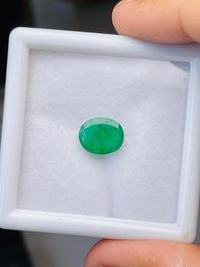 Émeraude naturelle de Zambie, taille ovale, 3,53 carats, qualité AAA, lustre superbe, belle couleur, coupe et polissage parfaits pour la création de bijoux. - Product Image 4