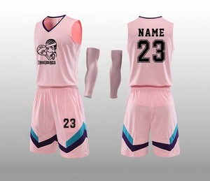 Ensemble de vêtements de sport personnalisés haut de gamme pour le basketball : maillot et short de performance en tissu respirant à séchage rapide pour équipes sportives - Product Image 2