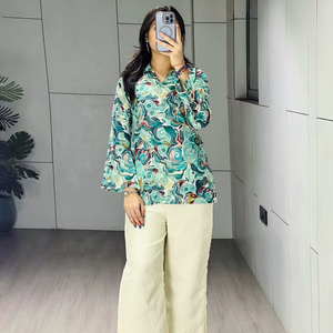 Ensemble Kurti court et palazzo élégant imprimé à l'effet feuille d'aluminium avec dos orné de Dori – Tenue de tous les jours - Product Image 1