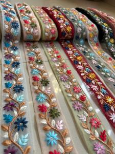 Tela de Guipur Bordada Personalizada con Encaje Floral y Cuentas, Adorno Soluble en Agua para Vestidos, Saris y Prendas - Product Image 1