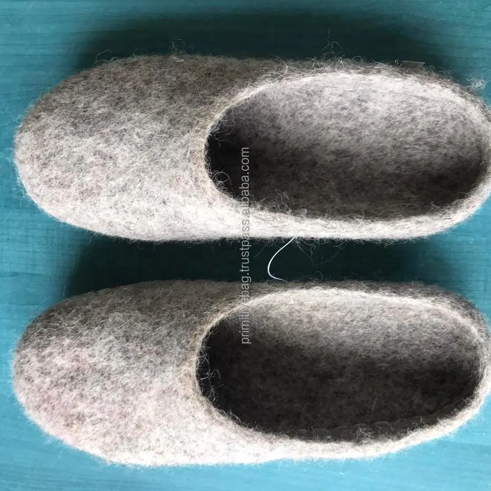 Lichtgewicht Vilten Wollen Pantoffel Handgemaakt Door Vrouwen Vrolijke Schapenwol Fairtrade Binnenkleding Op Maat En Design Wollen Slippers