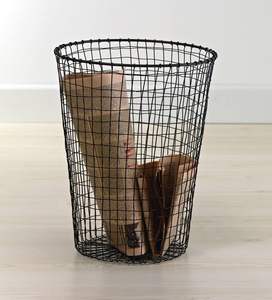 Cesta minimalista de malla de alambre negra. Ligero e ideal para residuos de papel en cualquier espacio de trabajo. Disponible a precios de mayorista. - Product Image 1