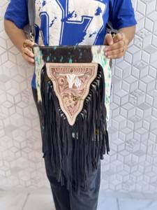 Nouvel arrivage de sac à main élégant en cuir de vachette avec franges en fourrure de vachette sac à main bohème pour femmes en vente en Inde - Product Image 2