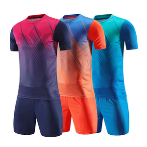 Conjunto de Camiseta de Fútbol para Hombre con Degradado Azul y Rojo, Manga Corta, Cuello Redondo, Poliéster que Absorbe la Humedad, Ajuste Atlético, para Todas las Temporadas, Personalizable - Product Image 6