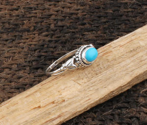 Bague Solitaire Classique Bohème Faite à la Main en Argent Sterling 925 avec Turquoise Ovale Sertie Clos, Certifiée Mariage de Jaipur - Product Image 2