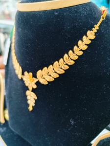 Conjunto de collar con diseño de hojas florales en oro macizo de 22 quilates para mujer, joyería nupcial de oro puro, elegante para boda india - Product Image 3