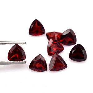Lot en gros de pierres précieuses naturelles de grenat rouge 6x6mm, taille triligne, facettées et calibrées, pour la fabrication de bijoux - Product Image 2