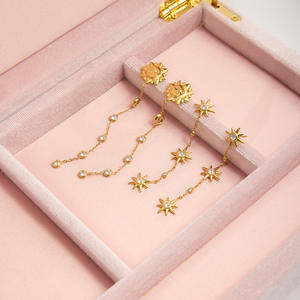 Pendientes de Cadena con Diseño de Estrella y Circonitas, Chapados en Oro de 18K sobre Acero Inoxidable - Product Image 6