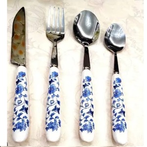 Cuchara y Cuchillo Decorativos de Lujo para Restaurantes, Juego de Cubiertos de Acero Inoxidable Ecológico con Mango de Resina, Diseño Popular - Product Image 1