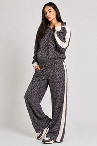 Ensemble de survêtement 2 pièces pour femme, imprimé léopard graphite, sweat à capuche premium et pantalon large, style streetwear décontracté - Product Image 6