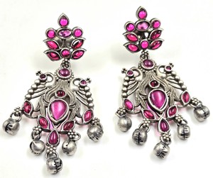 Prix direct usine Boucles d'oreilles Chandbali Paon en laiton oxydé, style ethnique, serti clos, plaqué argent antique, pour mariage, vente en gros - Product Image 1