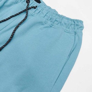 Shorts de bain pour homme bleu clair uni avec bande latérale blanche, cordon de serrage, taille élastique, décontractés, tricotés, séchage rapide - Product Image 4