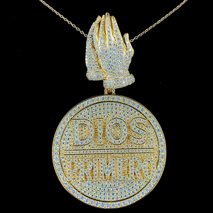 Colgante de Plata de Ley Chapado en Oro Amarillo de 10K con Moissanita VVS Personalizada, Certificada por GIA, Estilo Hip Hop, con la inscripción 'Dios es Primero', Fino - Product Image 1