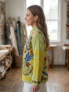 Veste ALIF de luxe en tissu TNT vert sauge pour femme, faite à la main, broderie florale multicolore, style bohème, vente en gros B2B, légère et à séchage rapide - Product Image 4