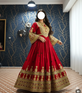 Elegante modelo del sur de Asia posando en un rico vestido Anarkali de seda rojo carmesí con extensas aplicaciones de Zari dorado mate. - Product Image 5
