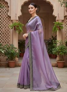 . Saree Sone Net de créateur avec broderie de paillettes et bordure en velours, accompagné d'un élégant haut en velours - Product Image 5