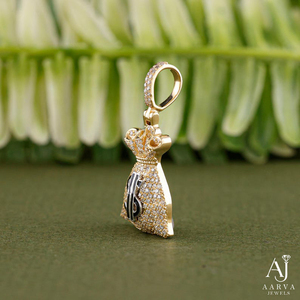 จี้รูปถุงเงินชุบทอง 18k จาก AARVA JEWELS ประดับเพชรซิคอนทรงเหลี่ยมเจียระไนแบบเรียบหรู สไตล์ฮิปฮอป พร้อมสร้อยคอ - Product Image 3