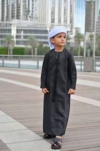 Qamis bleu marine brodé à manches longues et col rond pour garçons, longueur cheville, vêtement islamique traditionnel arabe 2026 - Product Image 4