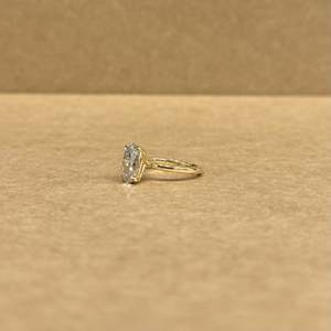 แหวนทองคำขาว 9KT รูปไข่ ประดับเพชรแล็บโกรว์ 2.05 กะรัต ดีไซน์หรูหรา เหมาะสำหรับงานเลี้ยง - Product Image 2