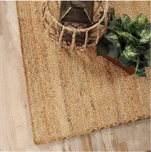 พรมปูพื้นสไตล์โมเดิร์นทำจากปอกระเจาธรรมชาติ ขอบหยัก ทอด้วยมือ เหมาะสำหรับห้องนั่งเล่น ห้องนอน โรงแรม ใช้ในเชิงพาณิชย์ หรือสำหรับการสวดมนต์ - Product Image 1