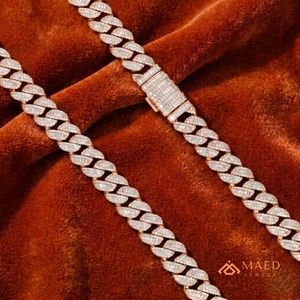 สร้อยคอคิวบันลิงค์ชุบทองคำสีกุหลาบประดับเพชรทรงบาแกตต์และมอสซาไนต์ ดีไซน์หรูหราสำหรับผู้ชายและผู้หญิง เหมาะสำหรับงานแต่งงานและเป็นของขวัญ - Product Image 2