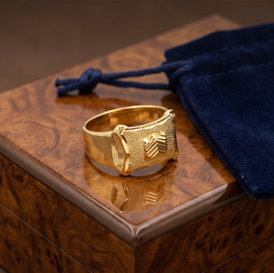 Anillo de Sello Clásico para Hombre DIVYORO, Chapado en Oro de 22k, con Grabado de Significado Religioso, para Ocasiones Conmemorativas y de Graduación - Product Image 2