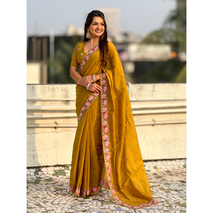 Sari en mousseline de soie brodée Pure Crush, couleur moutarde, avec motifs floraux multicolores et bordure ajourée pour les mariages - Product Image 4