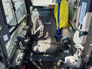 Cargadora Compacta de Dos Velocidades y Alto Flujo L220 2013, Equipo de Construcción Compacto de Uso Pesado - Product Image 6