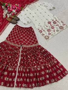 Ensemble de lehenga indien pakistanais traditionnel brodé rouge et crème pour femme, avec bordure argentée, coupe ample, longueur au sol - Product Image 4
